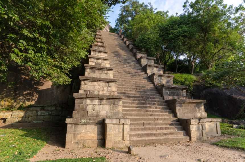 Yapahuwa Rock Fortress tour