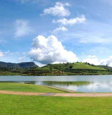 The Unique Travel Company family tour to Sri Lanka's Little Adam’s Peak, Tea plantations and Ella images. 