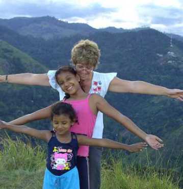 The Unique Travel Company family tour to Sri Lanka's Little Adam’s Peak, Tea plantations and Ella images. 